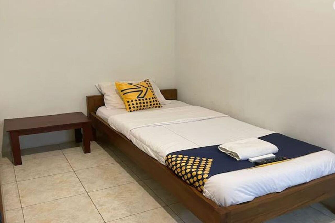 Hotel Spot On 2275 Omah Jm à Beran Kidul Extérieur photo