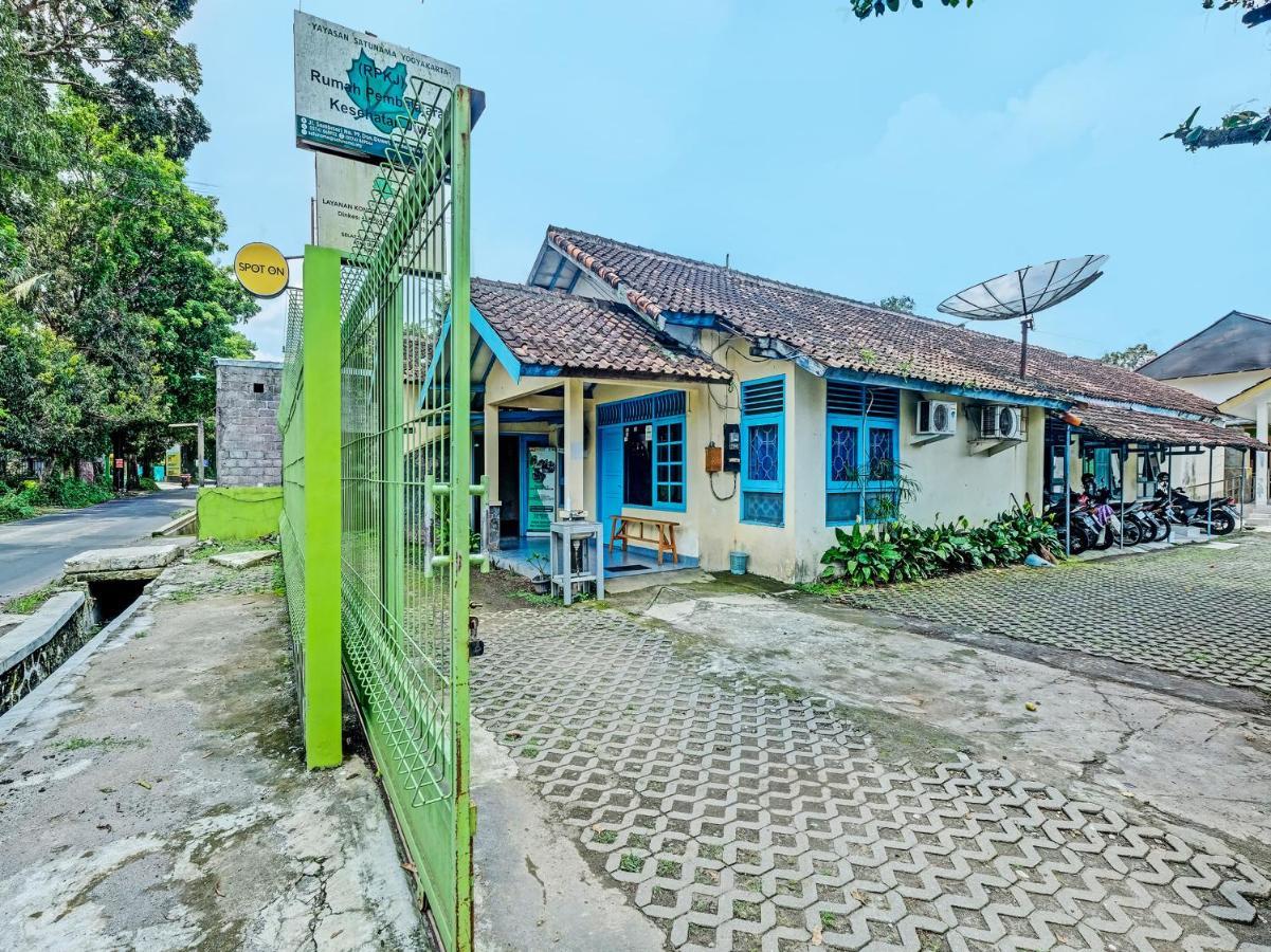 Hotel Spot On 2275 Omah Jm à Beran Kidul Extérieur photo